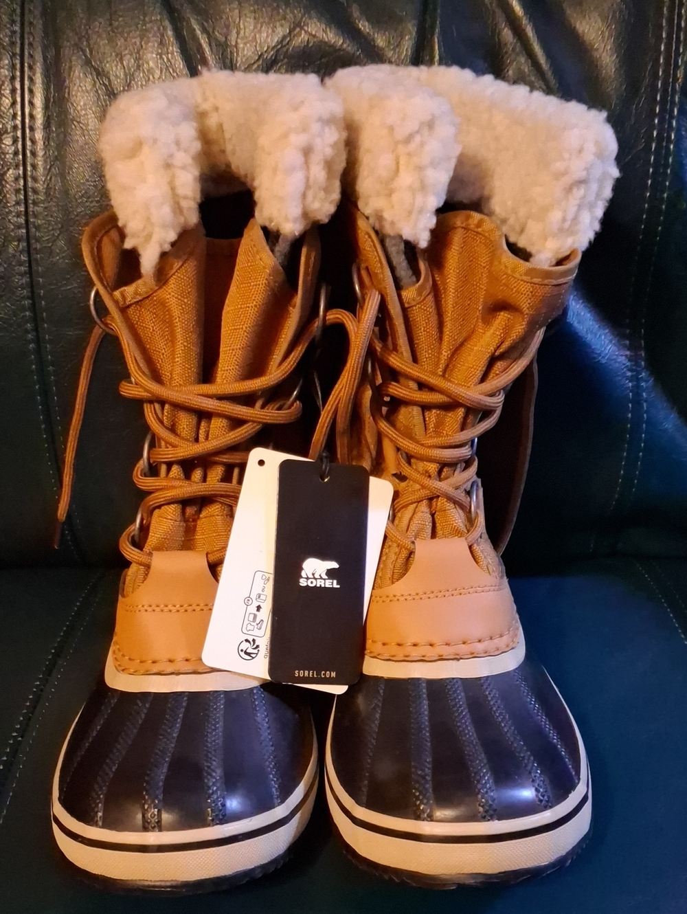 Sorel Womens 6.5 Brown and Black Winter Lace-Up Boots with Cream Shearling